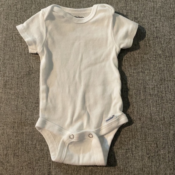 Boy’s Carter’s/Gerber Onesie & Joggers (6 pieces) - Picture 8 of 12